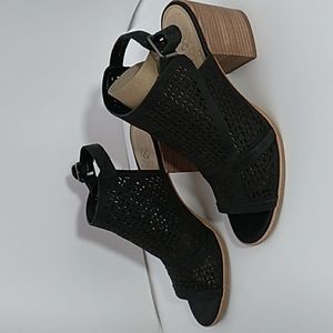 Vince Camuto -8-SUEDE -Heel Sandals Black